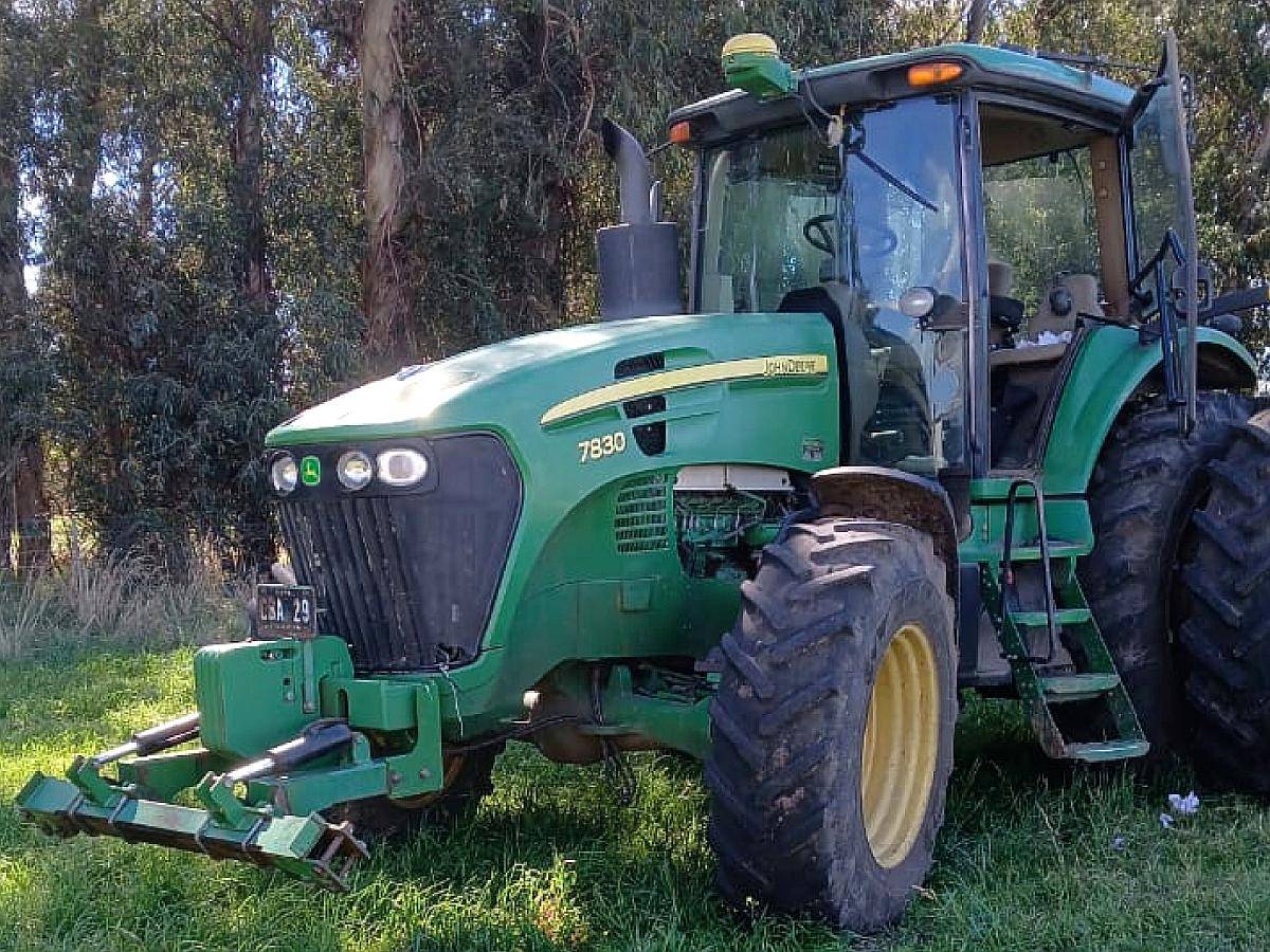 Tractor John Deere 7830, año 2009