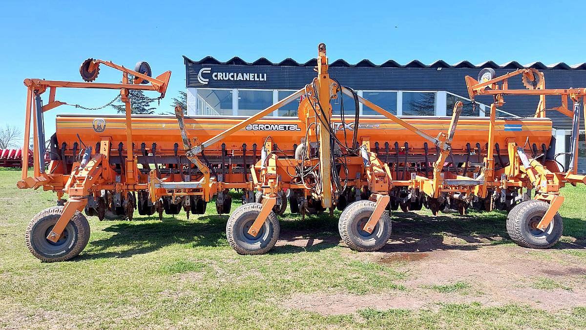 Sembradora Agrometal TX Mega Neumática 18 a 52
