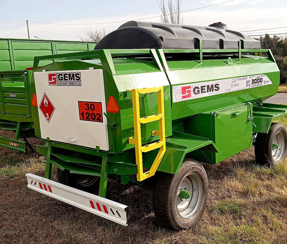 Acoplado Tanque de 3000 Lts Combinada