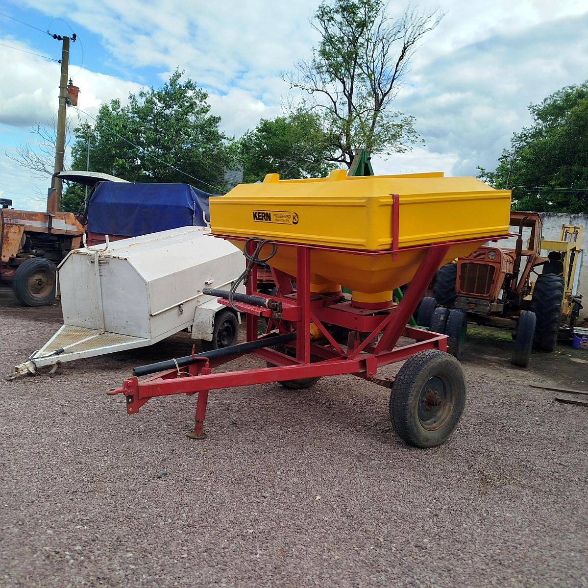 Fertilizadora de Arrastre Kern 2 Platos - 1500 Kilos -