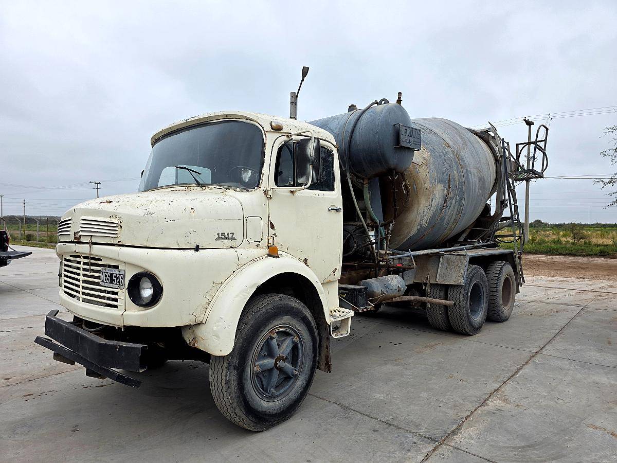 Camion Mercedes Benz 1517 L1517 con Mixer Motohormigonero