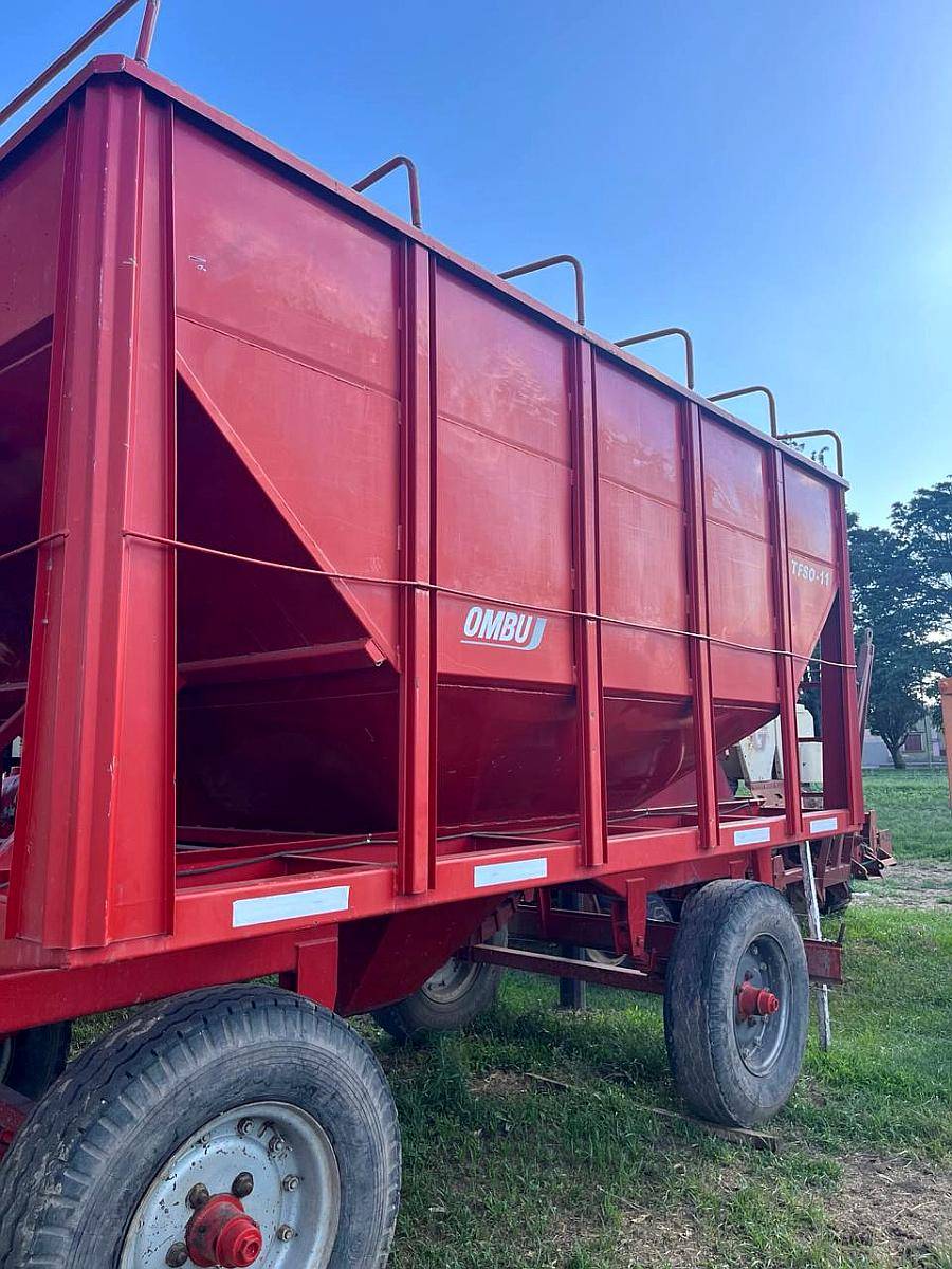 Tolva Semillera Ombu Tfso de 113 con Chimango