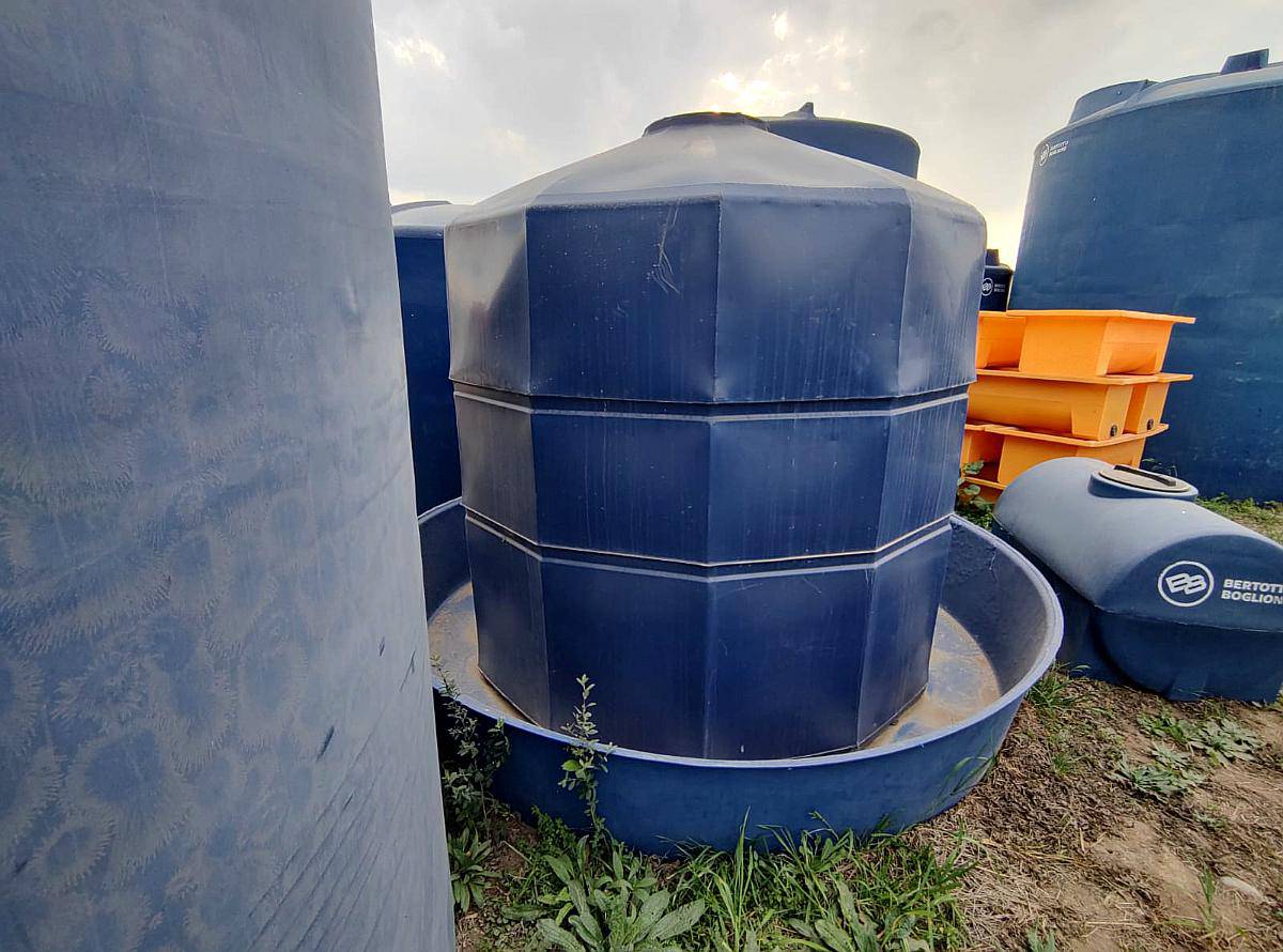 Bebedero Tanque Plastico 8.000lts. Pago 7 Cheques.