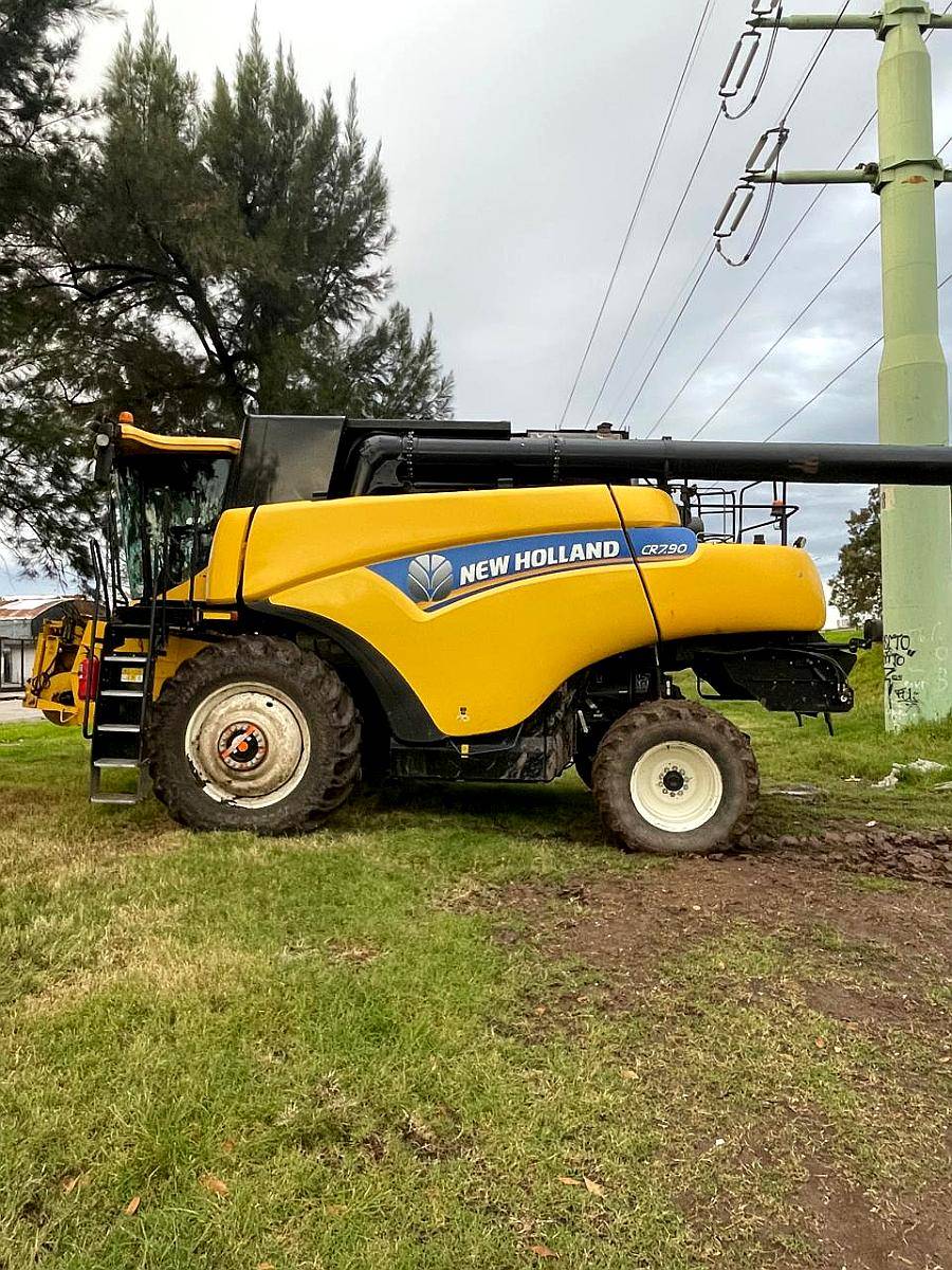 Cosechadora New Holland CR7.90 2021 - 435hp - Usada