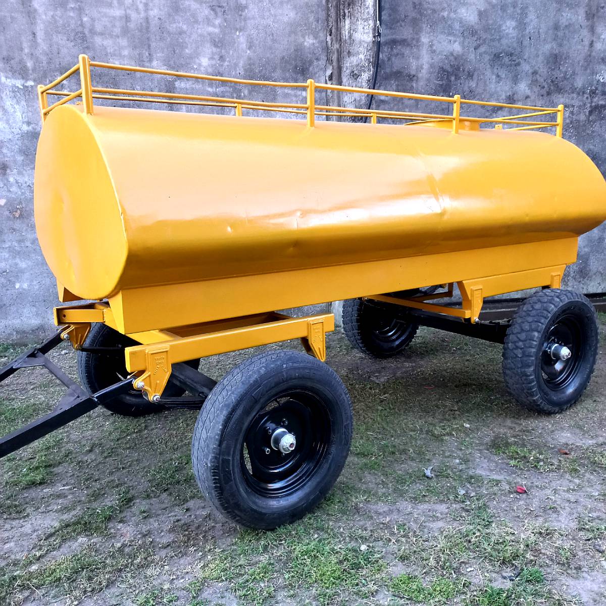 Trailer Acoplado Tanque Sisterna 2500 L Doble Eje. - Agroads