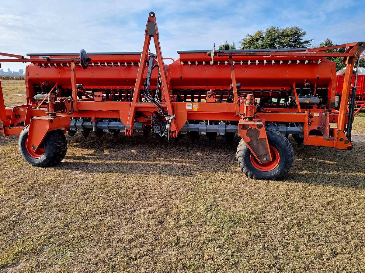 Sembradora Tanzi 6750 de 36 Lineas a 17,5 cm