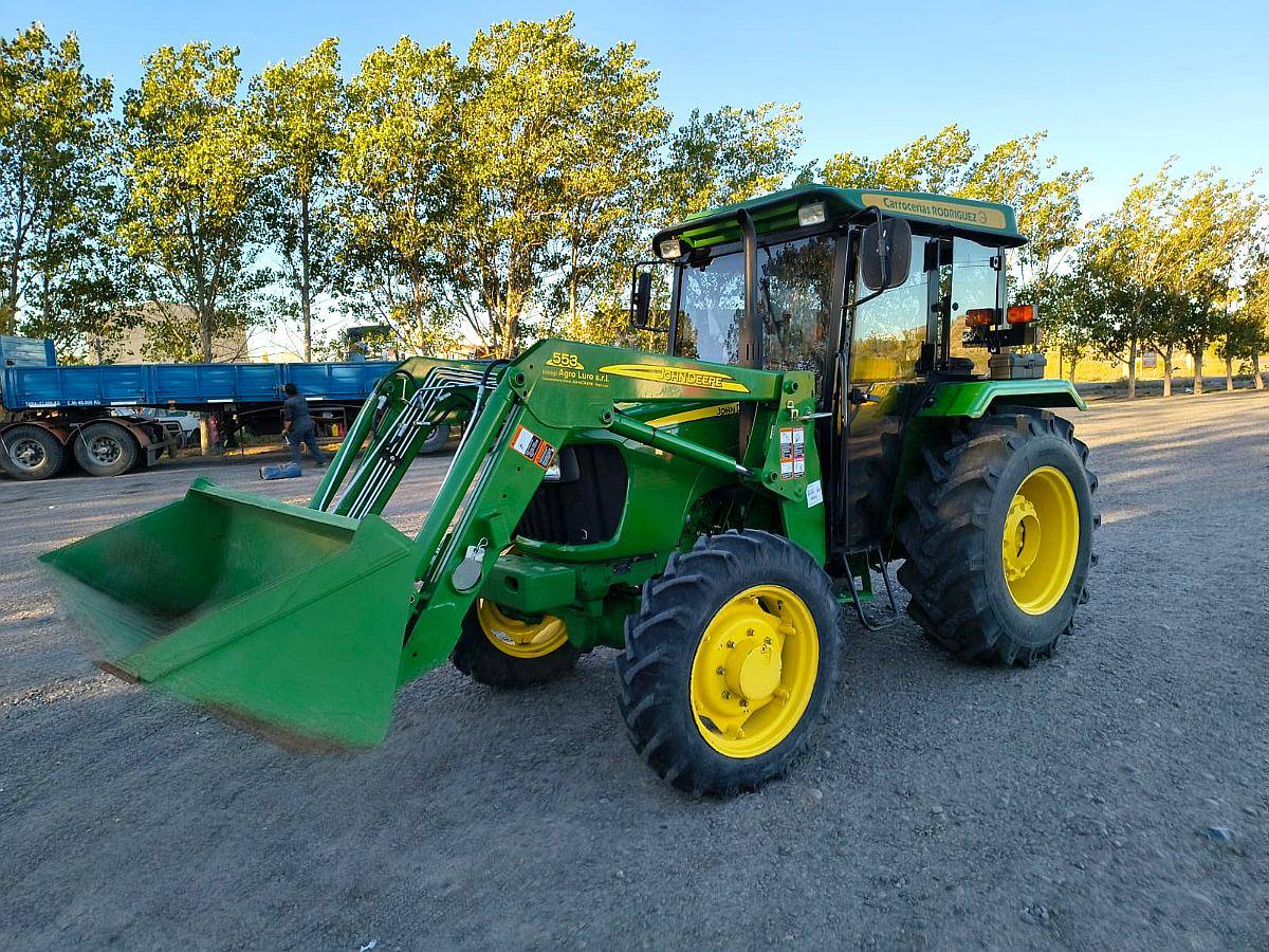 Tractor John Deere 5065 e C/cabina Cerrada y Pala. 446 Hs