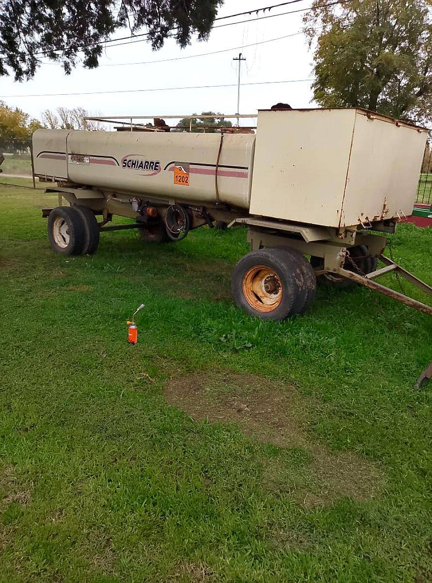 Cisterna Schiarre con Bauleras