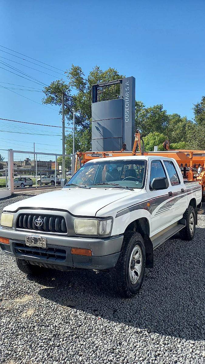 Toyota Hilux DX 3.8 DC 4X2