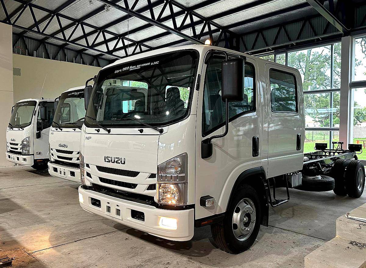 Isuzu NPR 75 Cabina Doble 5,2cc 160cv 7 Pasaj. 0km MY2026