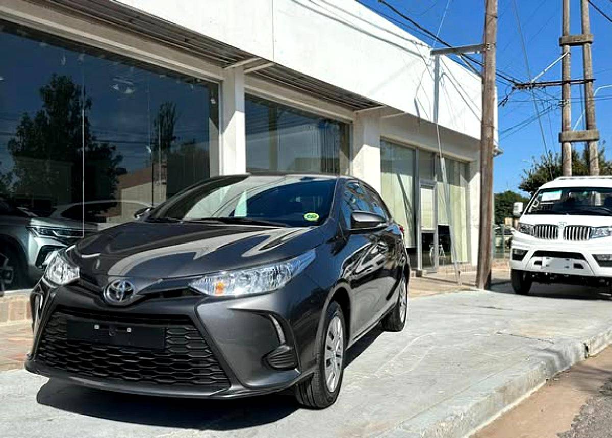 Yaris 5 Puertas 1.5 6m/t XS 0km MY2025 Gris Oscuro