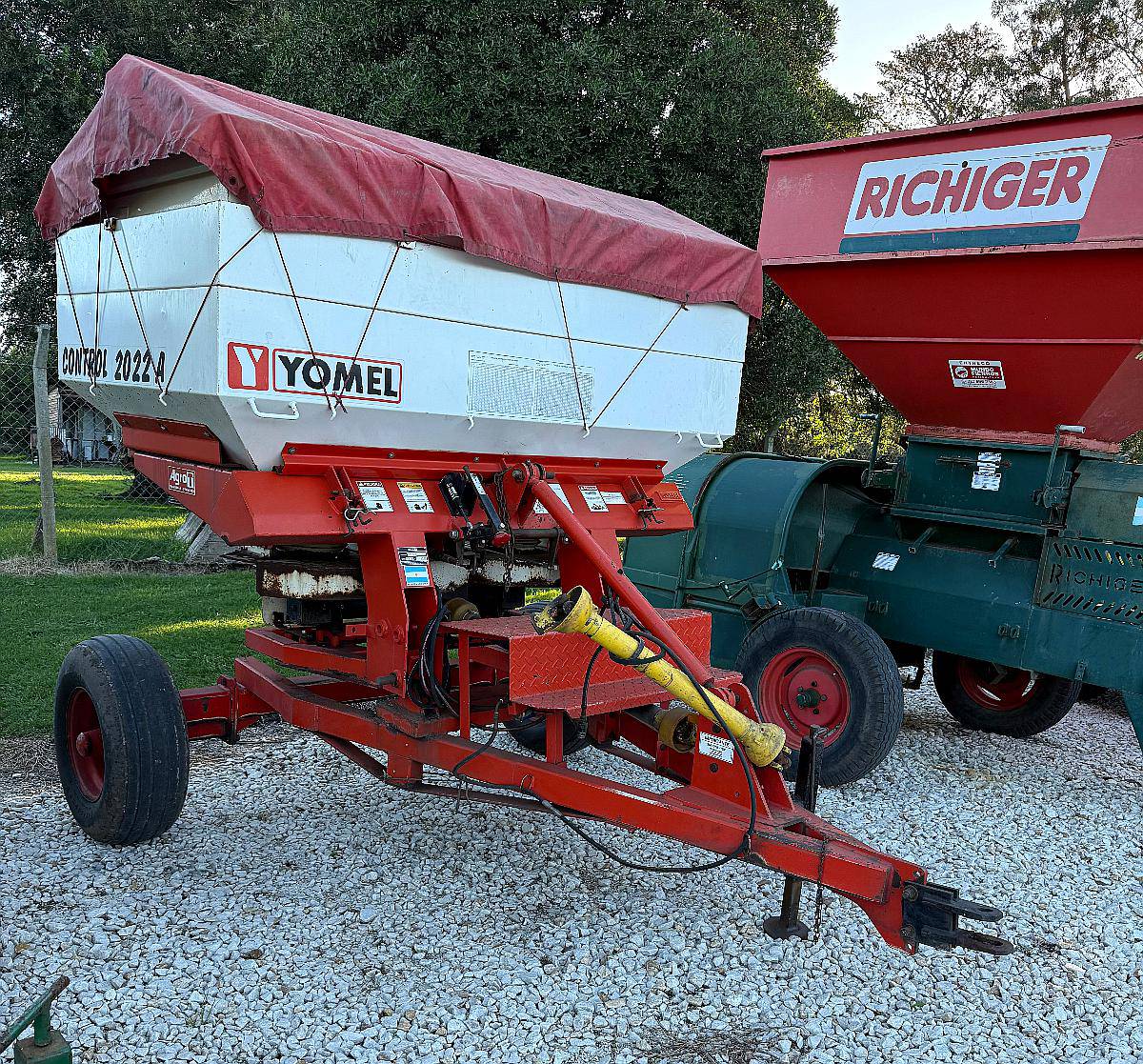 Fertilizadora Yomel 2022 muy Buena