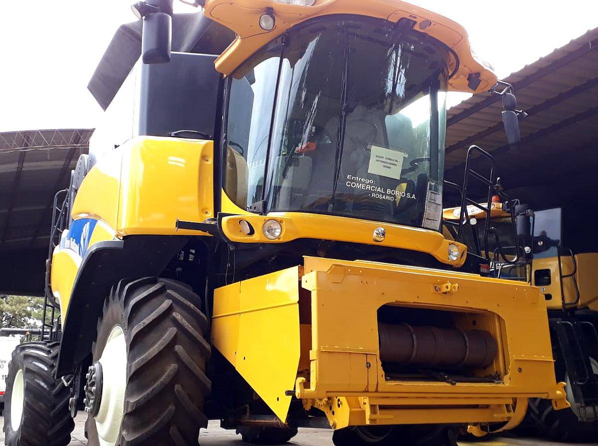 Cosechadora New Holland CR 9060 - 2012 - 390 HP - Usada