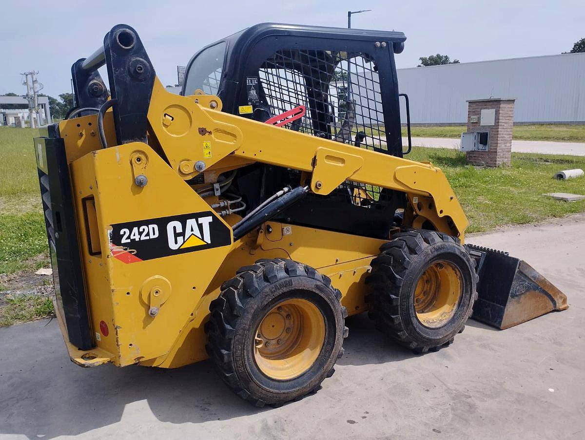 Caterpillar 242d 2017 3200 Horas 74hp Permuto Todo Vial