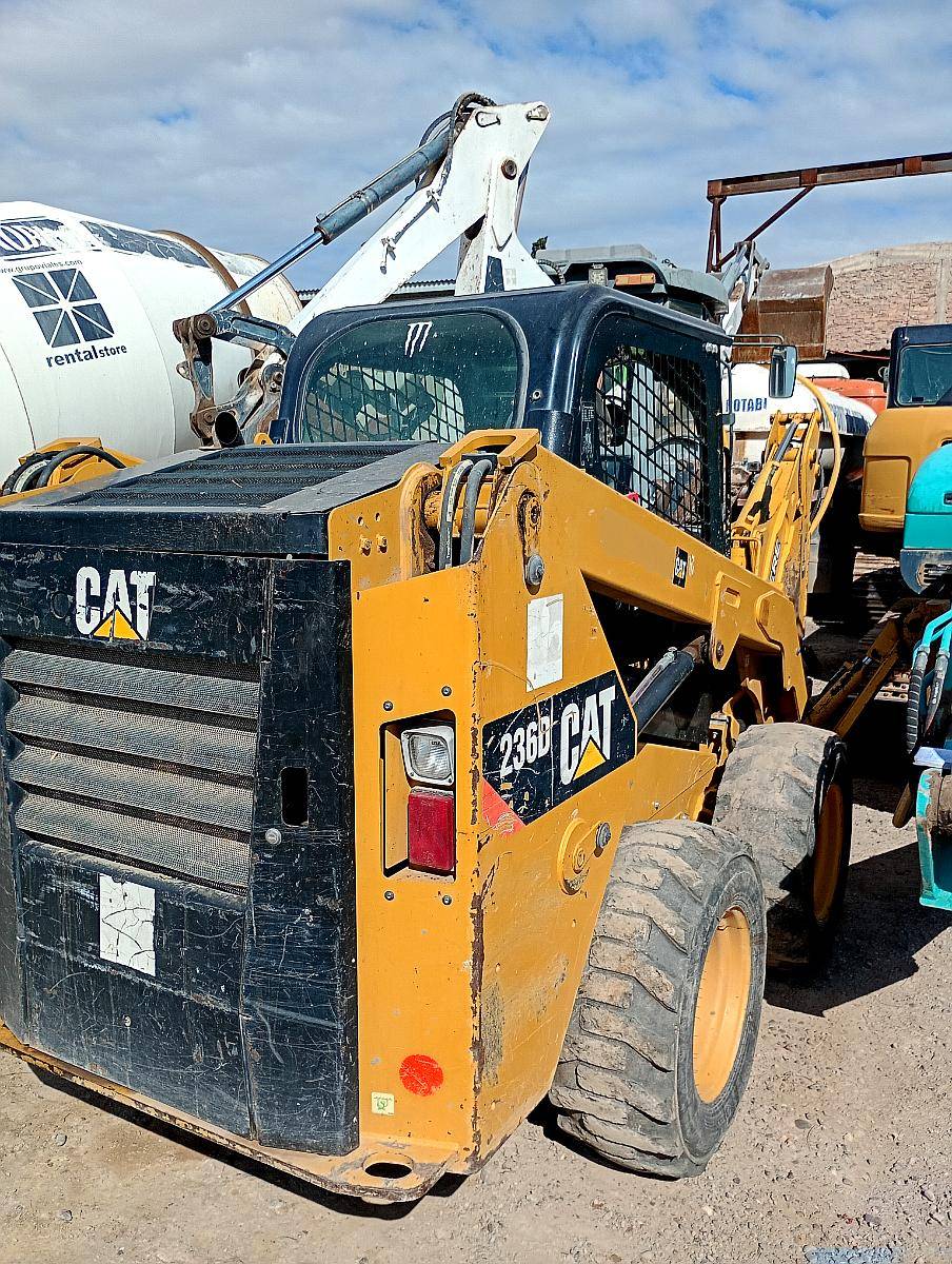 Minicargadora Marca CAT Modelo 236d con Brazo Retro J.deere