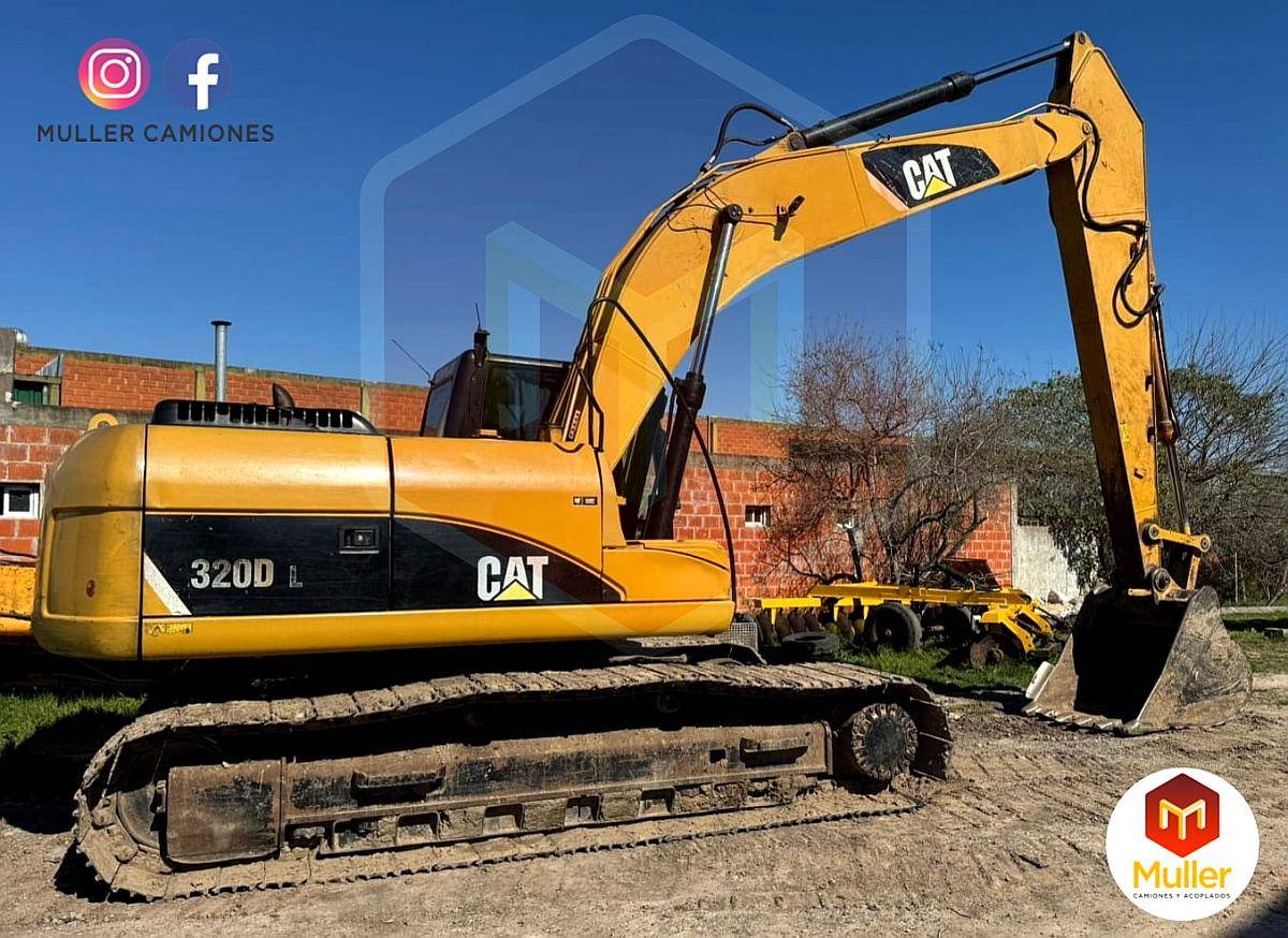 Retroexcavadora Caterpillar 320 DL Modelo 2010