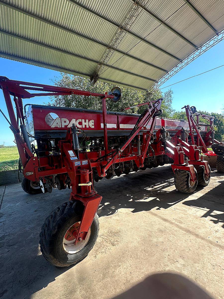 Sembradora de Grano Grueso Apache 27000 (20 a 42cm)