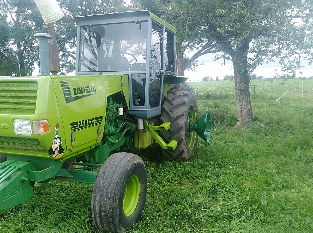 Tractor Zanello 250cc de 160hp en muy Buen Estado