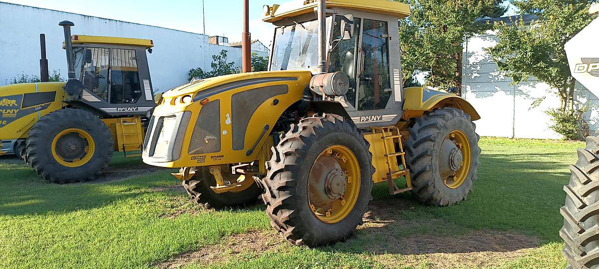 P-trac 160. año 2011. 7500hs. Rodado 18.4x34