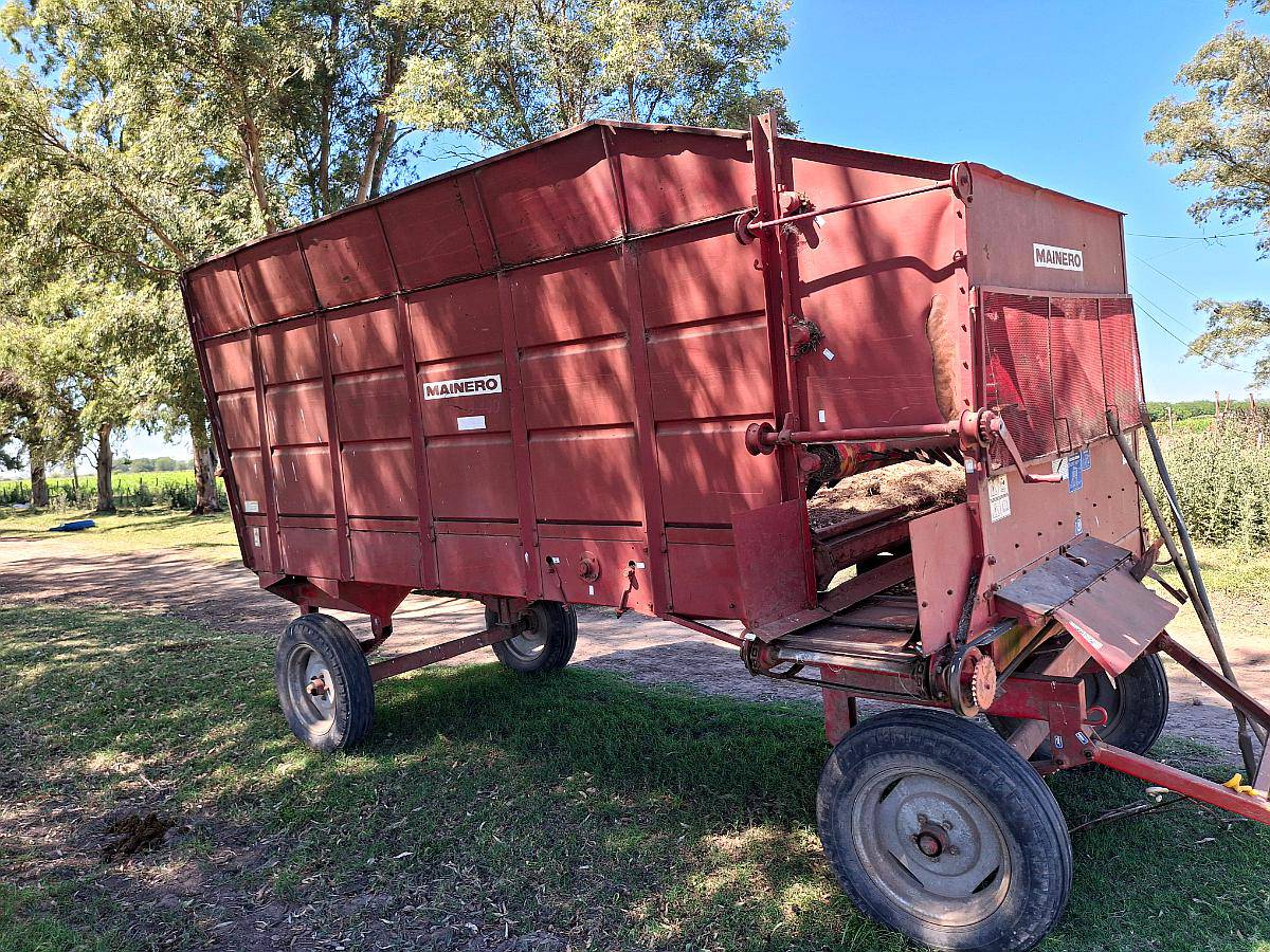 Carro Forrajero Mainero B 400 y Picadora Mainero UF 150