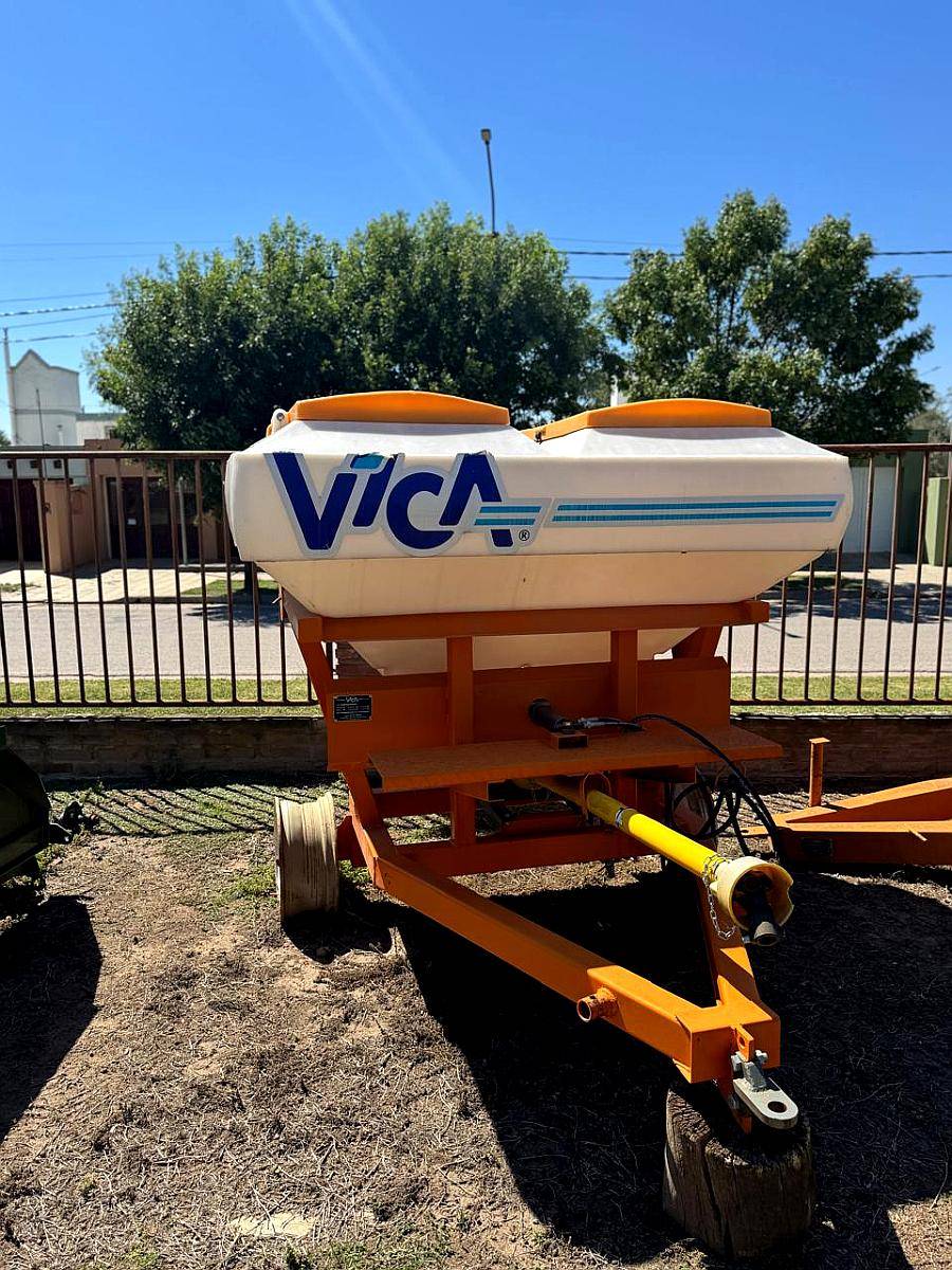 Fertilizadora Vica 1500 Nueva de Arrastre