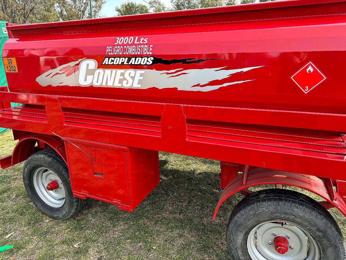 Acoplado Conese 3000 Litros con Baulera