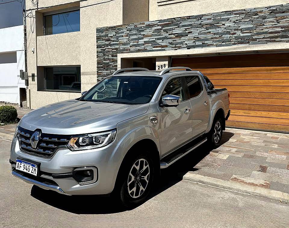 Vendo Renault Alaskan 2.3 BIT 16v Iconic AT 4X4 en Garantía.