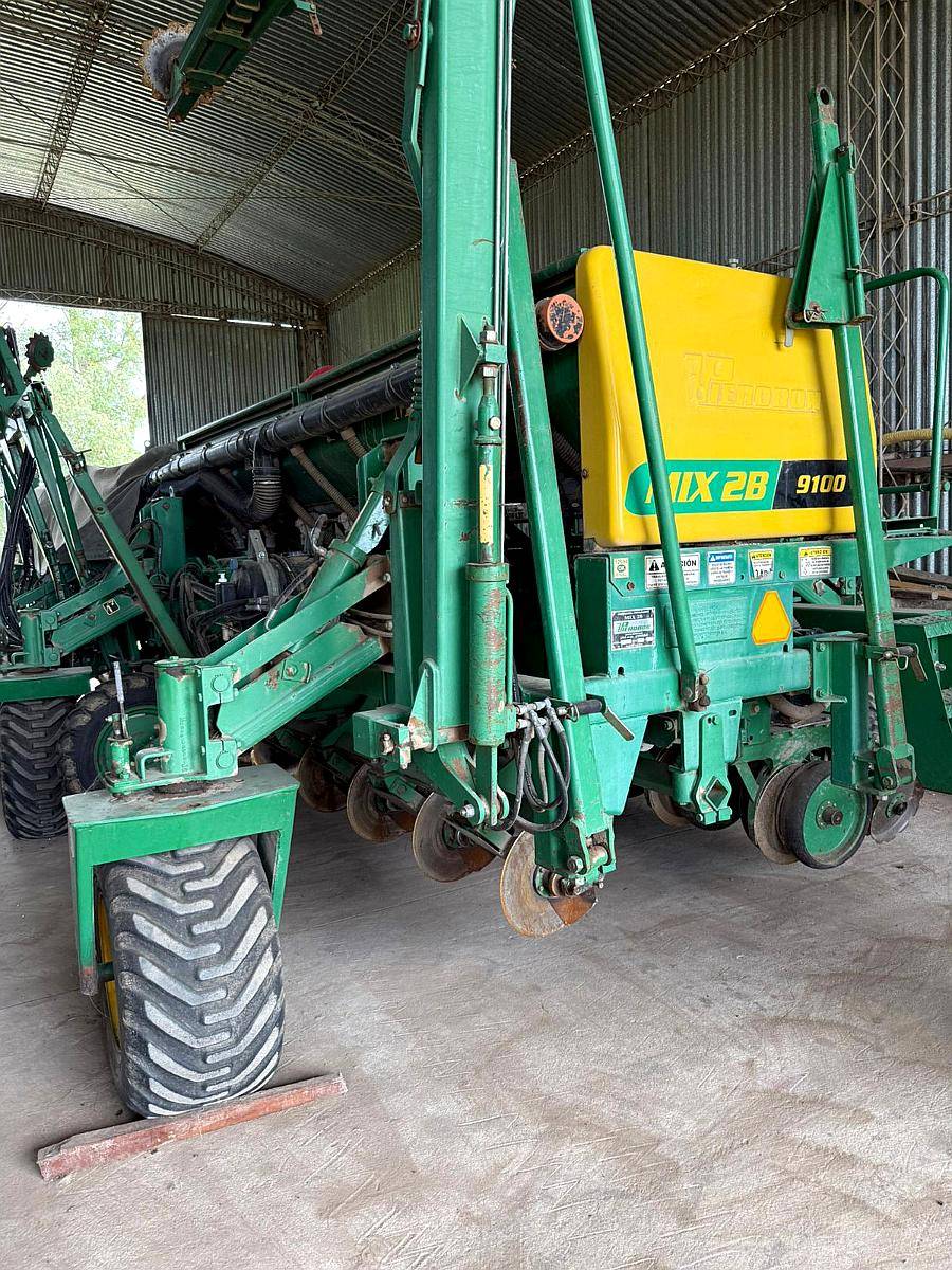 Pierobon de 16 Surcos a 52 cm Neumática