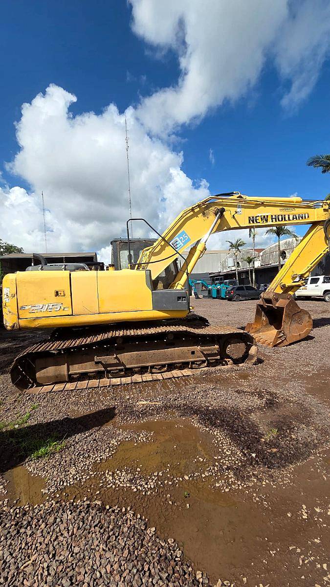 Excavadora New Holland e 215