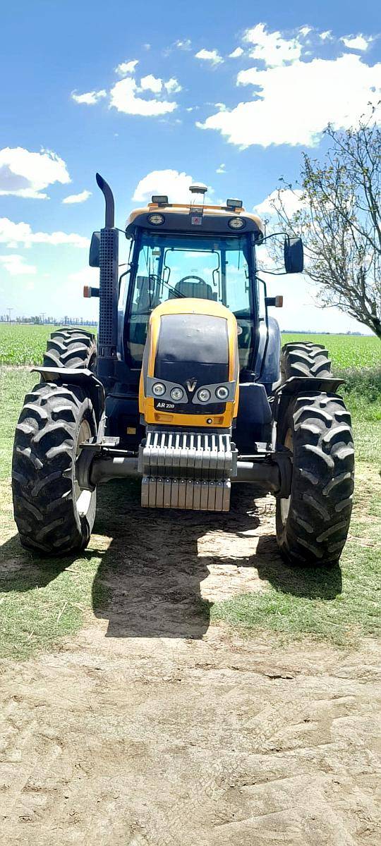 Tractor Valtra AR 220. 4X4