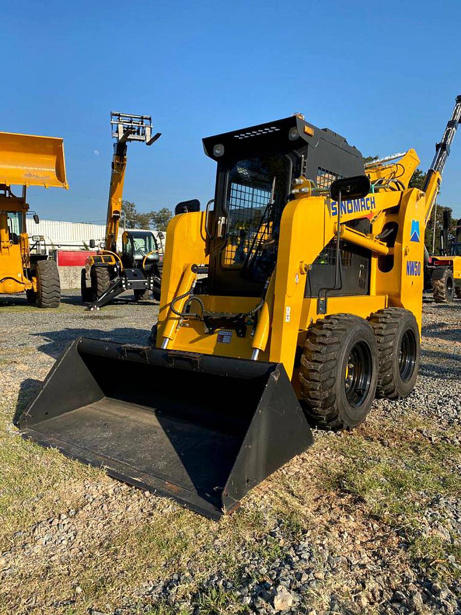 Minicargadora 50hp Sinomach NW50 Cerrada A/C