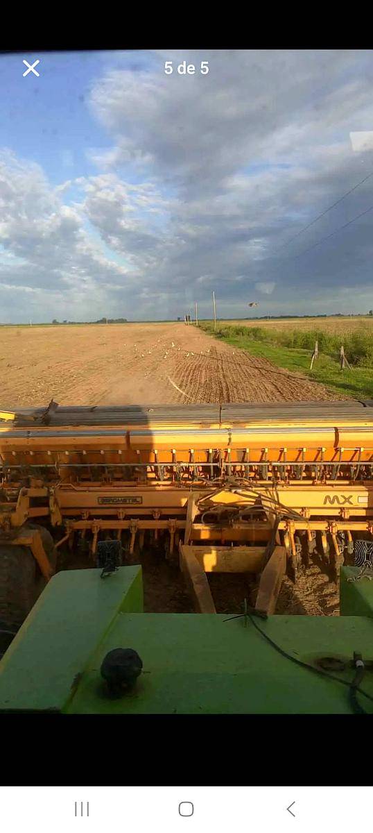 Vendo Sembradora Agrometal MX 33/21 con Alfalfero