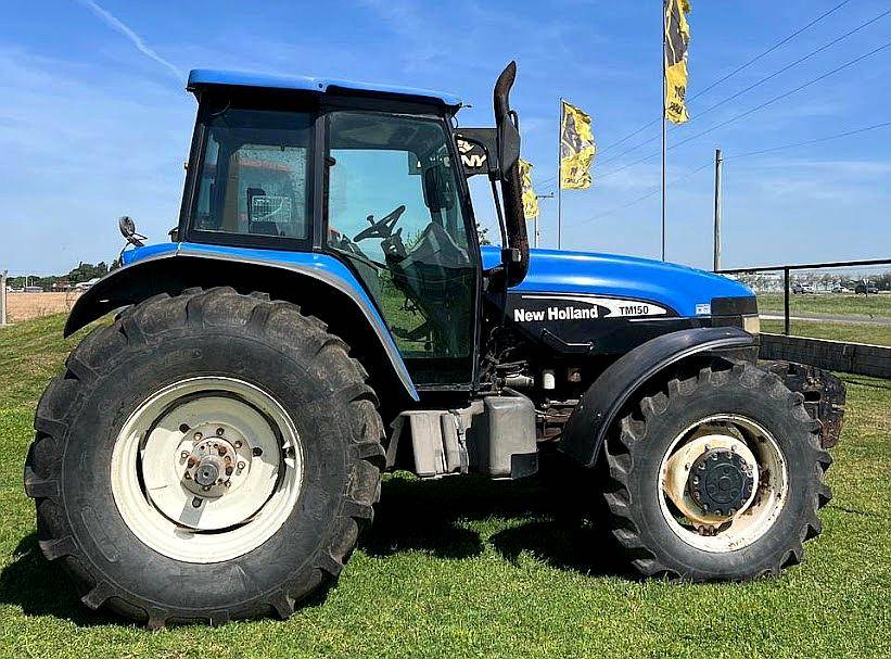 Tractor New Holland TM150 24.5 X 32