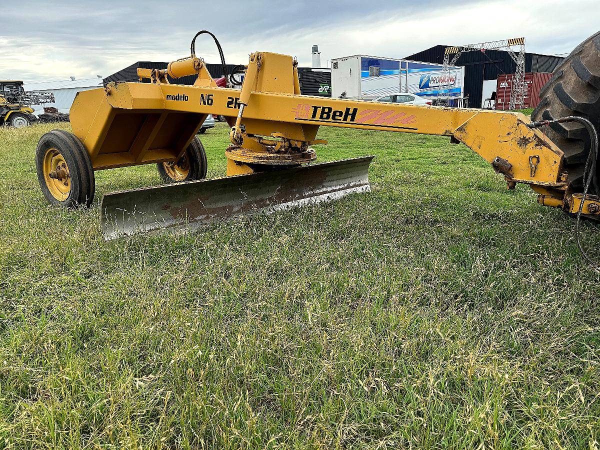 Niveladora Tbeh en muy Buen Estado