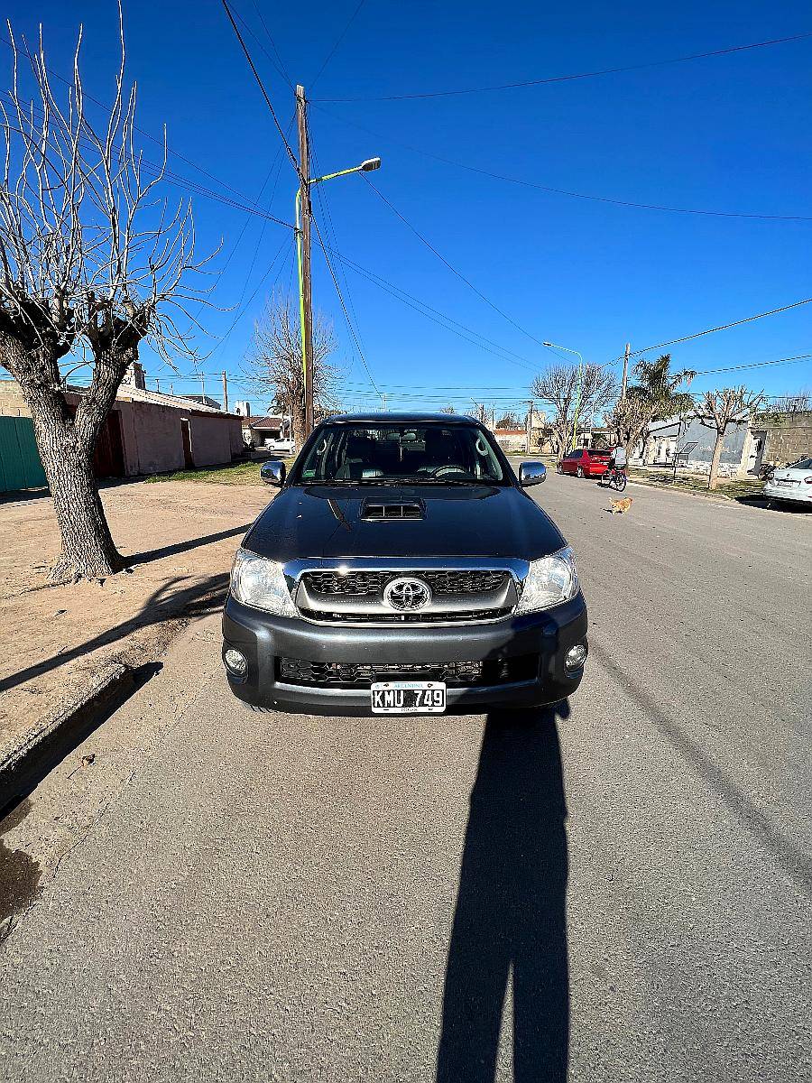 Toyota Hilux 2011 4at 4X4