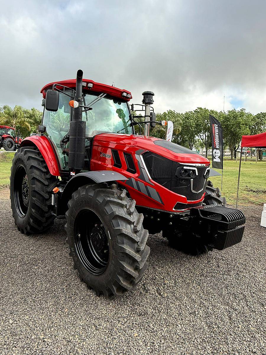 Tractor Traxor TD1304 130 HP Cabina de Lujo 4X4 3 Puntos
