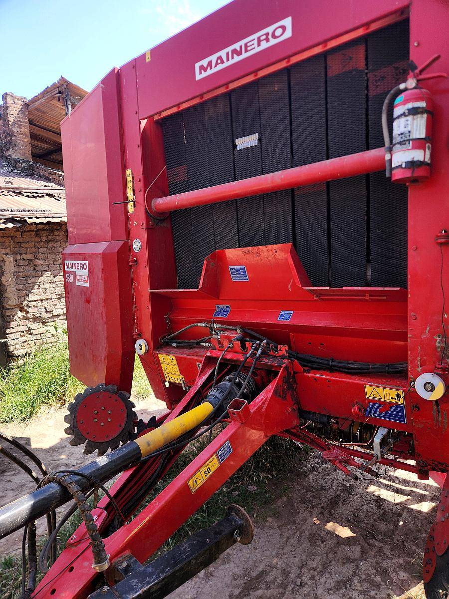 Rotoenfardadora Mainero 5880 Monitor