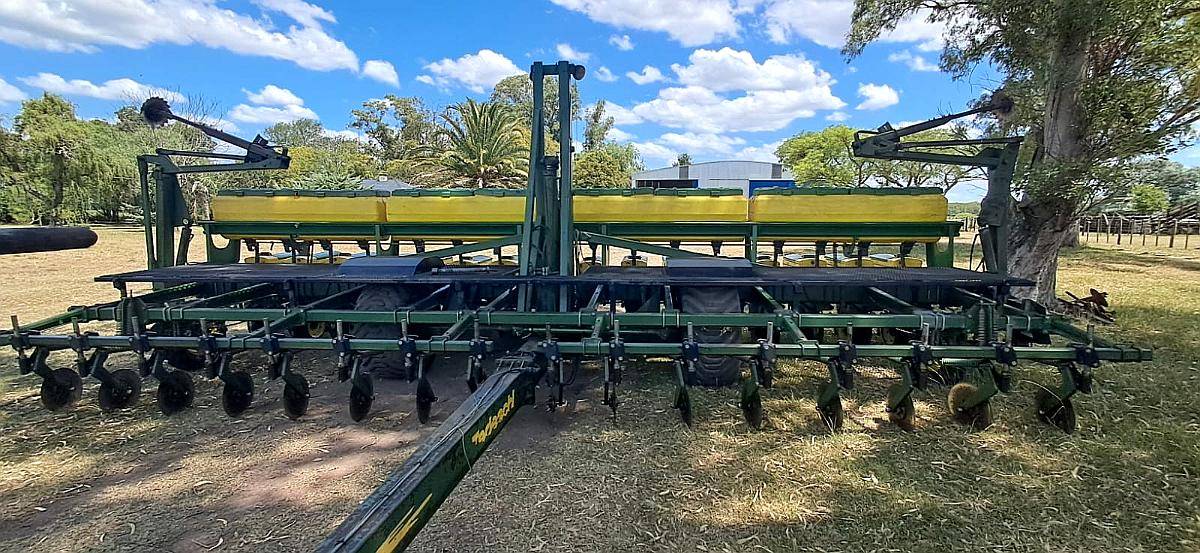 Sembradora Tedeschi 16 a 52