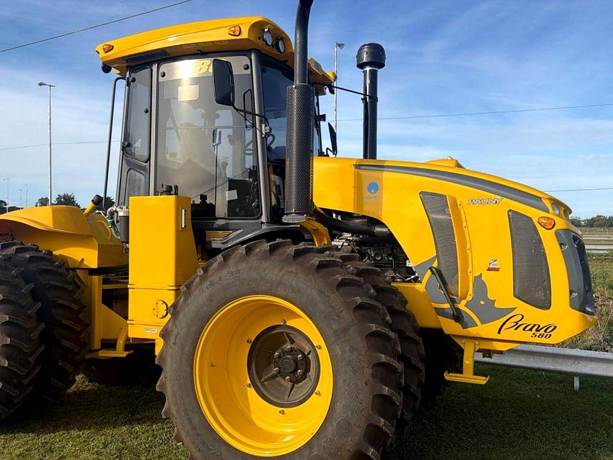Tractor Pauny 580c, año 2022
