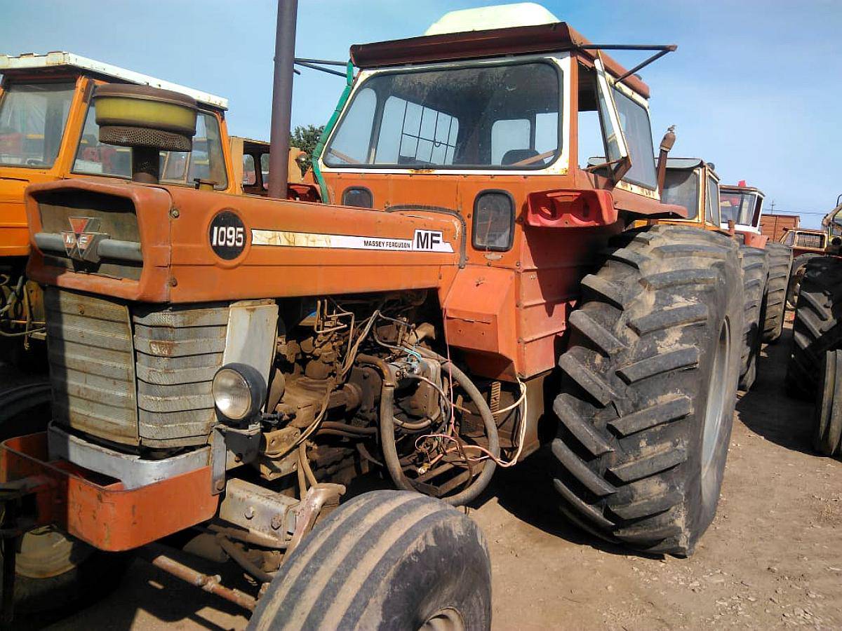 Tractor Massey Ferguson 1095, Cubiertas 24/5/32
