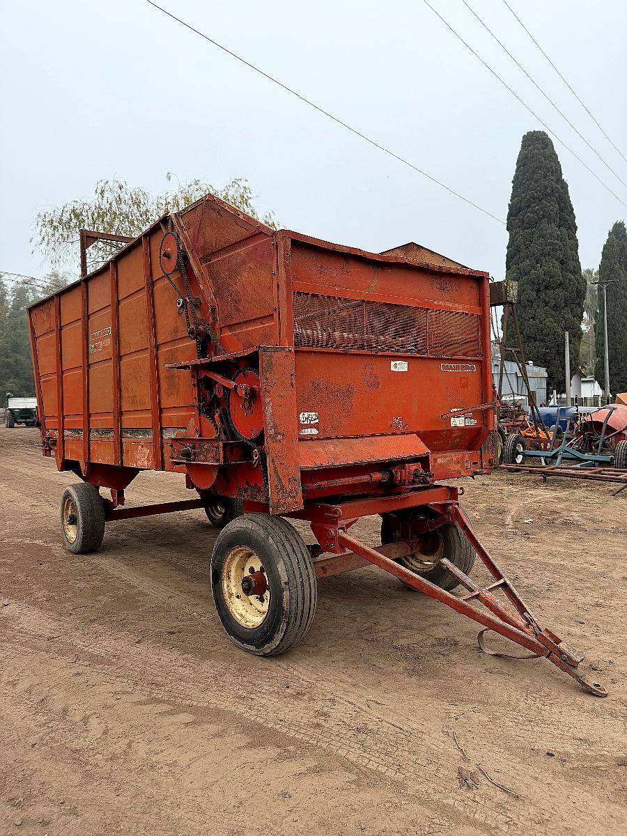 Carro Forrajero Mainero B 4330 de 12 M3 con Acarreador