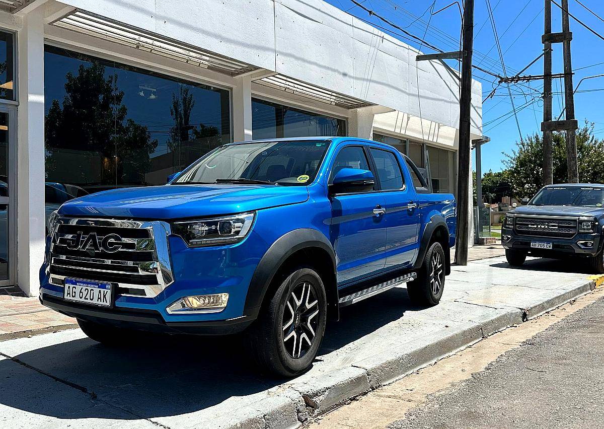 Jac D/C T8 Intelligent 2.0 TDI 4X4 MT año 2024 con 14.500km