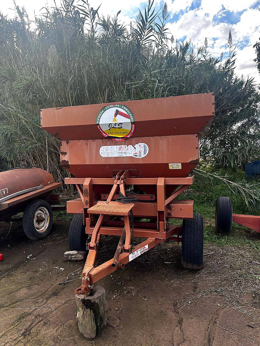Fertilizadora de Arrastre Syra 2000lts Plato