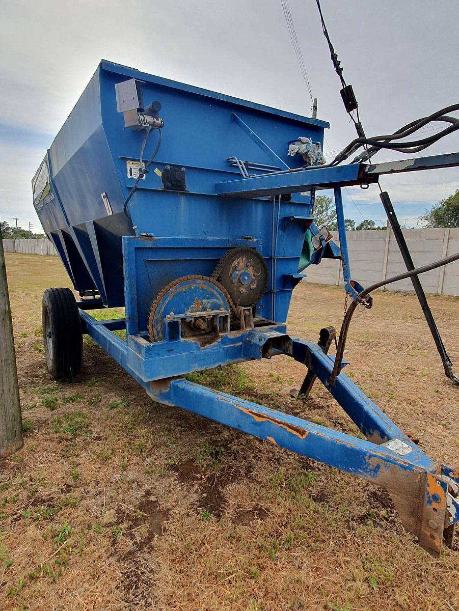 7 - Mixer Horizontal 8m Impagro con Balanza. Usado