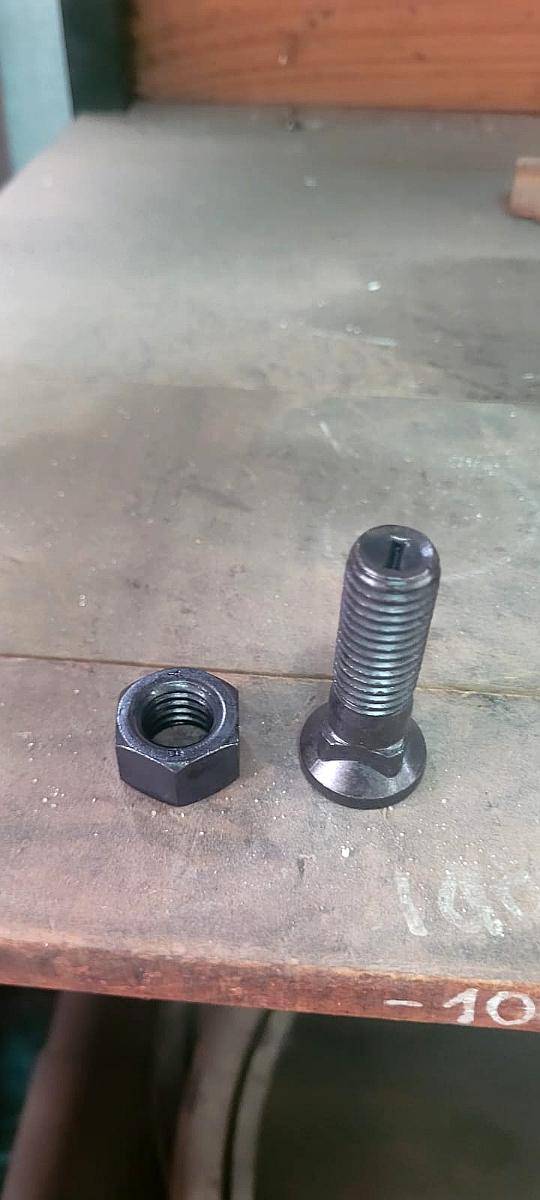 Kit 30 Bulones/tuercas P/cuchilla Motoniveladora 5/8 X 2 1/4