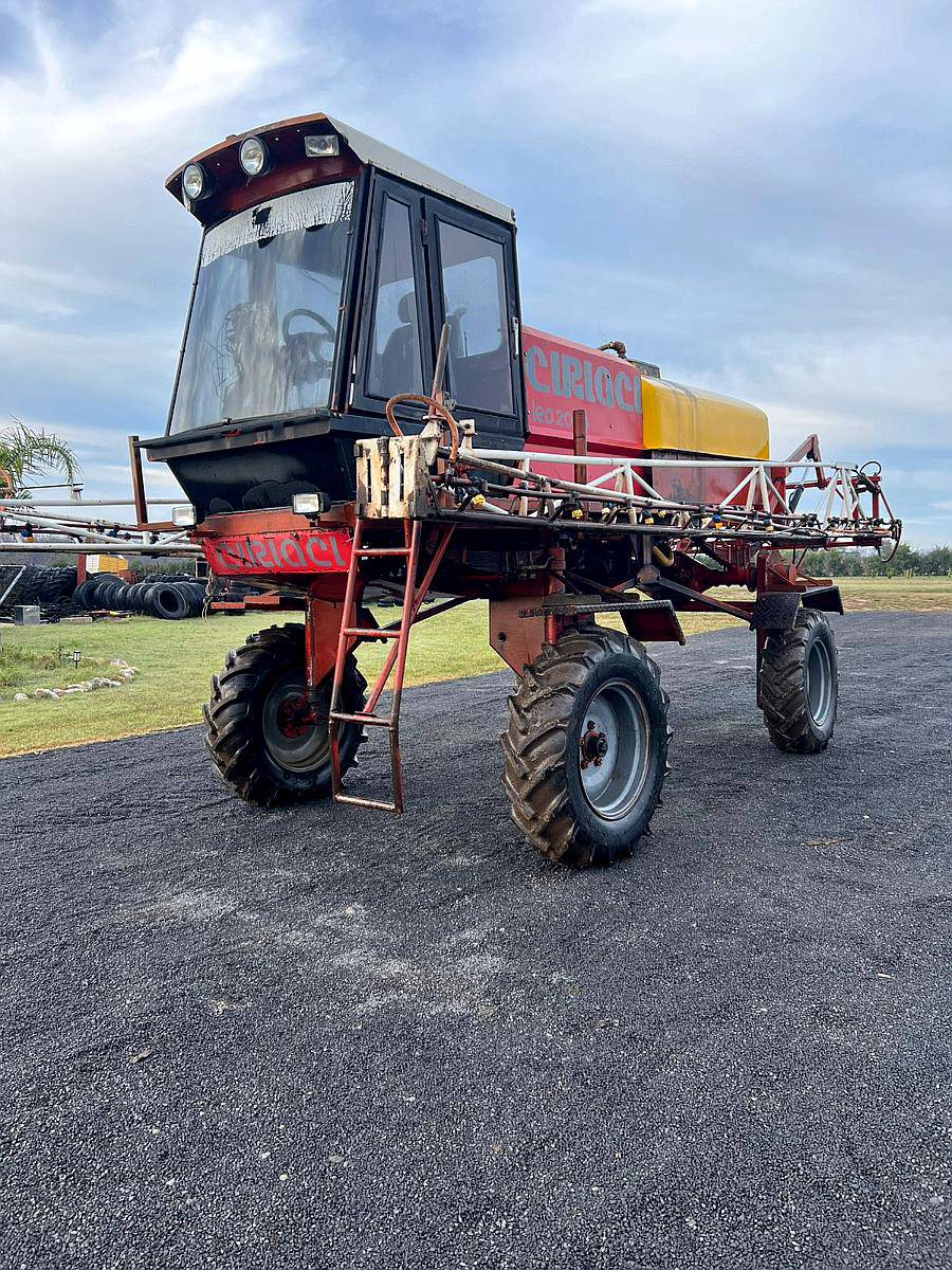 Pulverizador Ciriaci de 2400 Lts año 2008 Motor Perkins