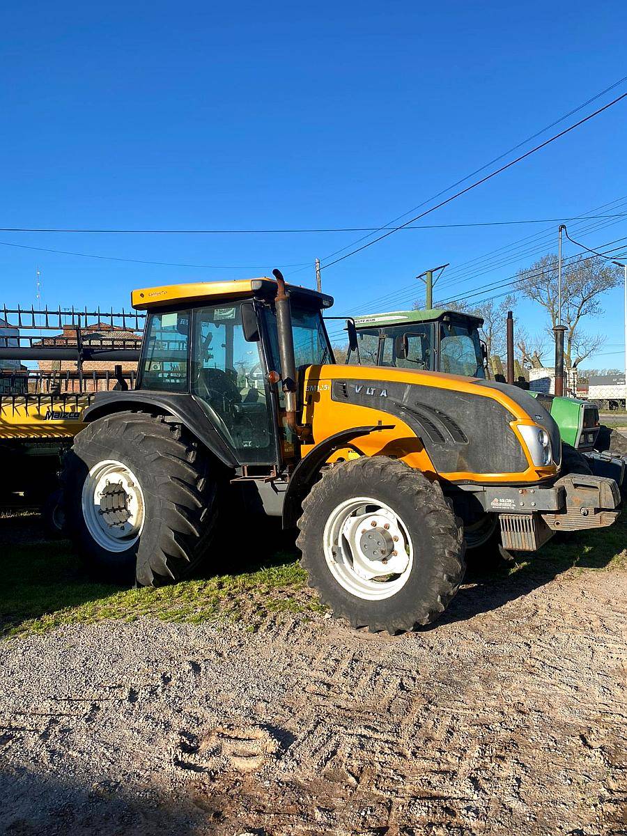 Tractor Valtra Bm125i, 125 HP, año 2017 muy Bueno