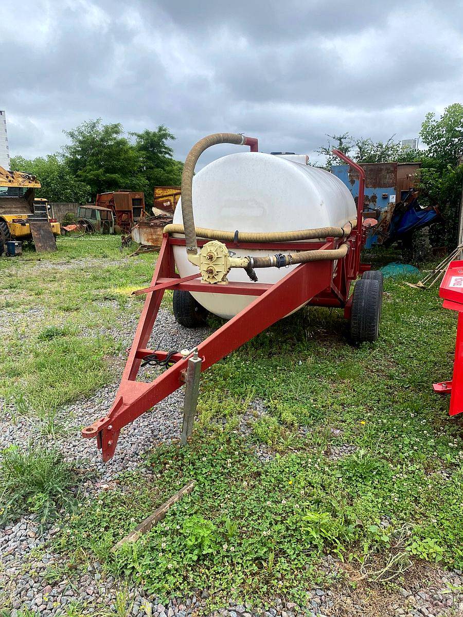 Estercolera Marca Rotor de 6700lts con Cubiertas