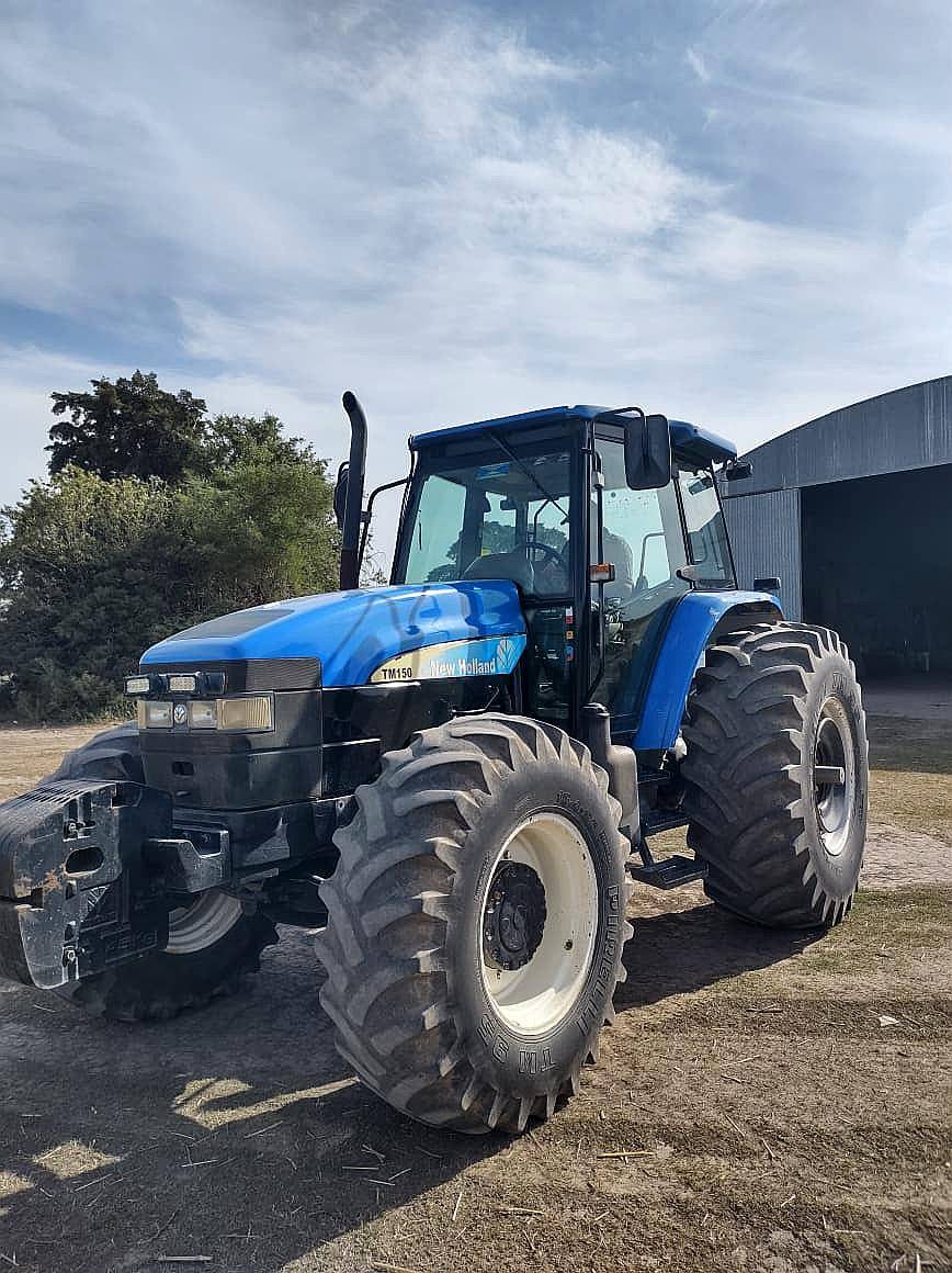 Tractor New Holland TM150 año 2005 en Perfecto Estado