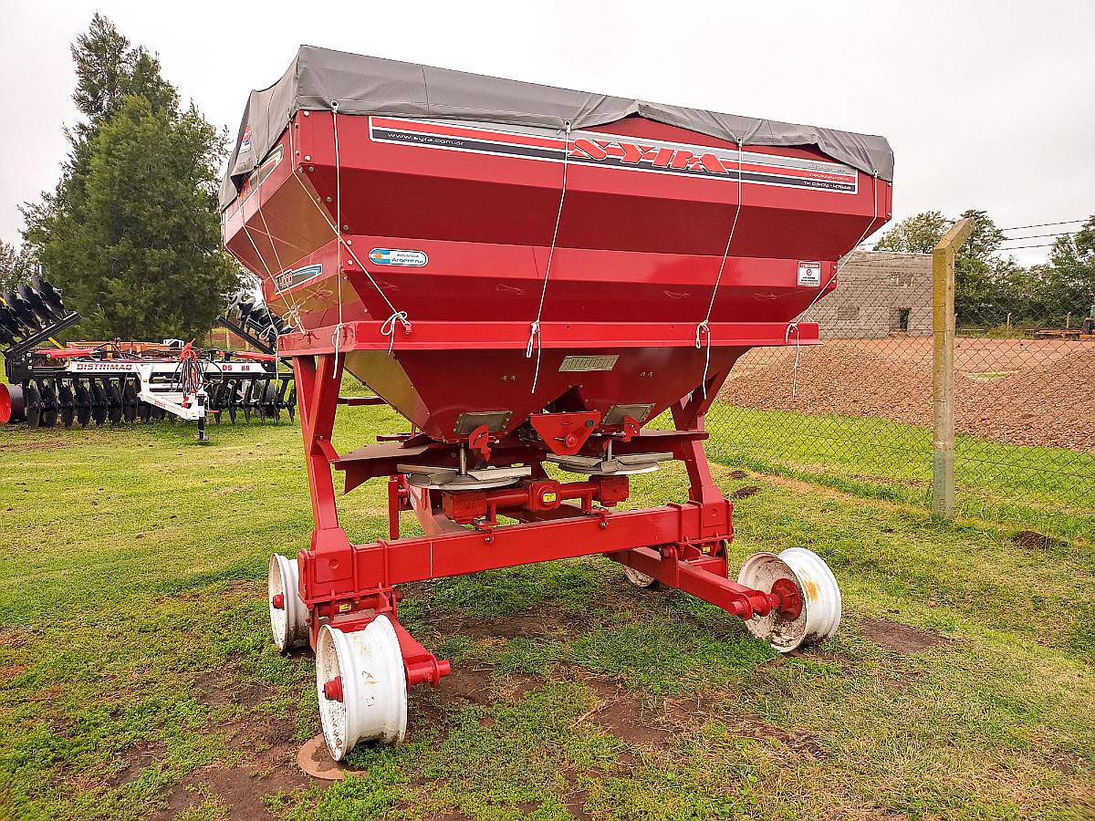 Fertilizadora al Voleo de 4000 Kg - Ancho 36 M - Syra